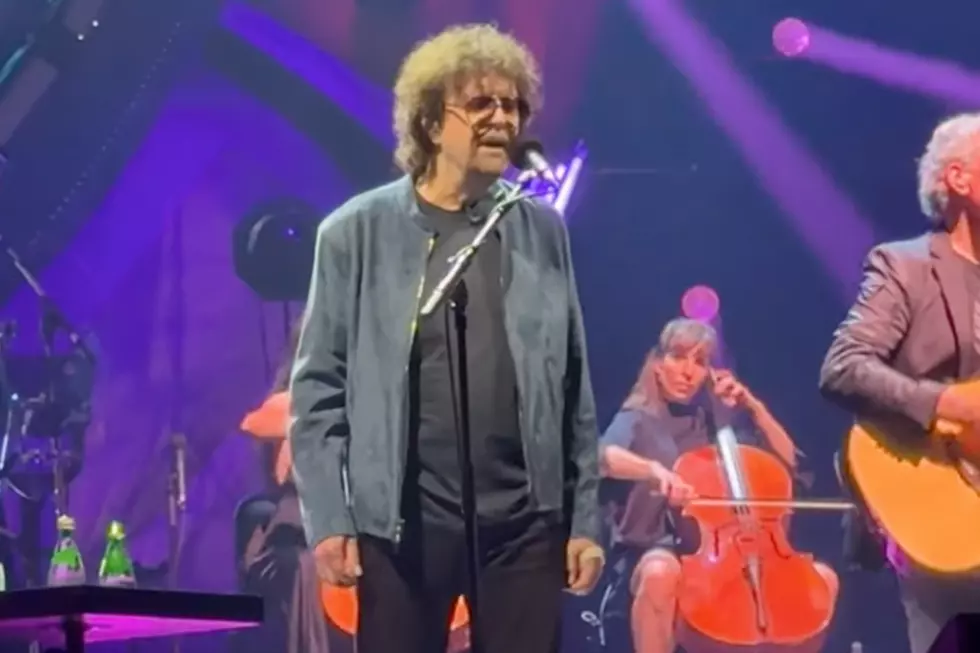 Watch Jeff Lynne Open ELO's Final Tour With a Broken Hand